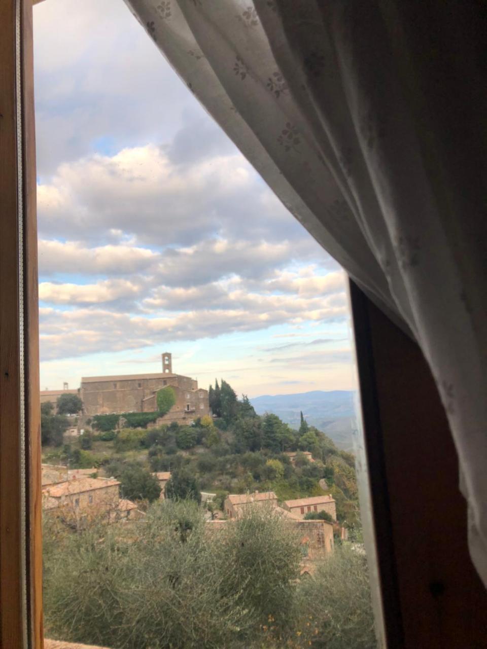 A Tuscan View Hotel Montalcino Buitenkant foto